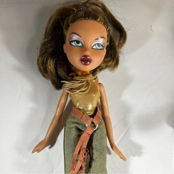 Bratz Dolls Lot of 4 with Extra Clothes and Accessories Y2K Fashion Dolls - Picture 6 of 7